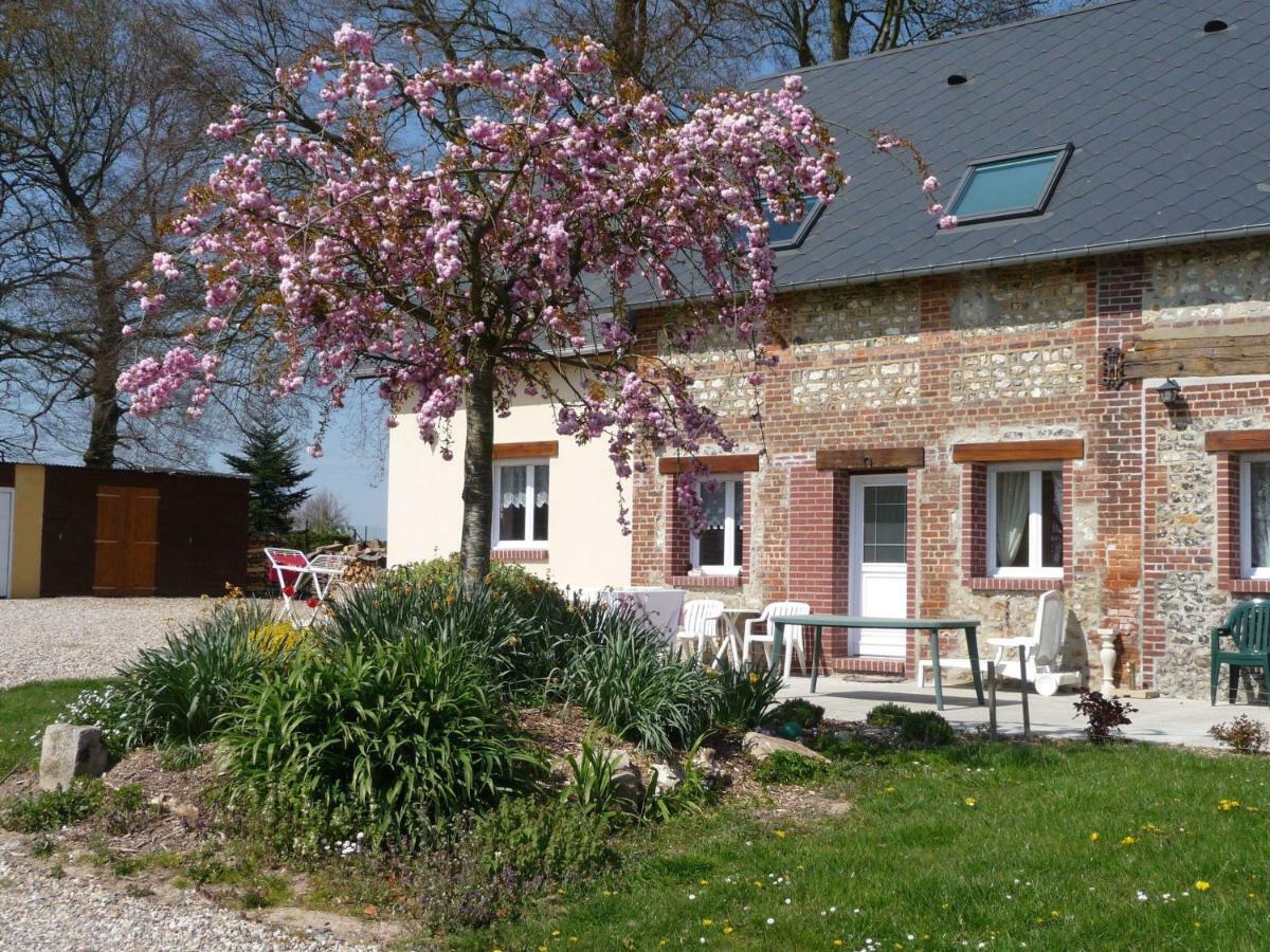 Les Gites Les Trois Chemins Pavilly Exterior photo